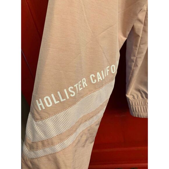 Hollister California Size Medium Dusty Pink Windbreaker Jacket Arm Spellout EUC - Picture 3 of 4
